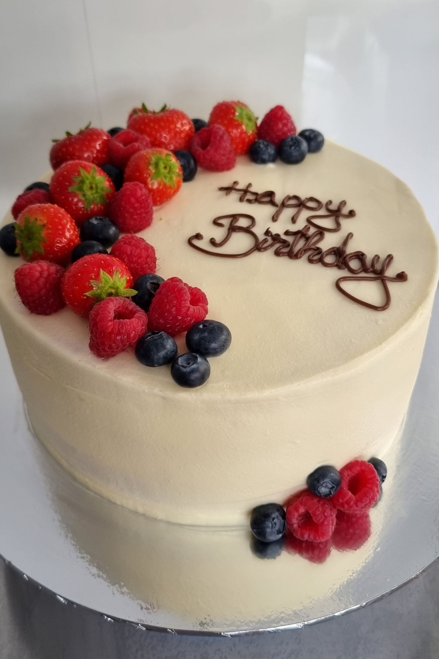 Red berries mousse cake